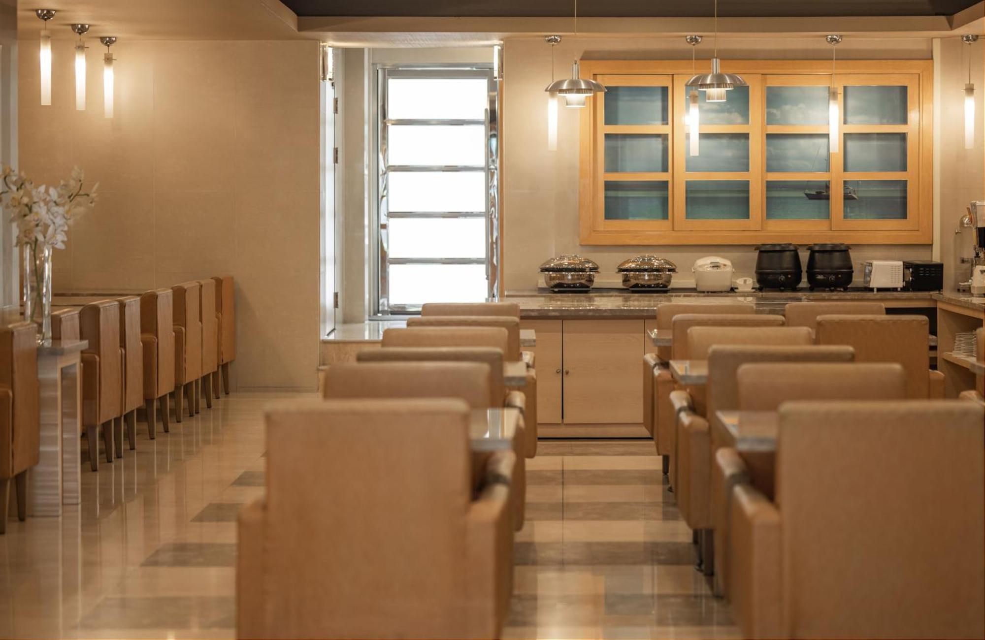 Kindness Hotel - Hanshen Kaohsiung Bagian luar foto