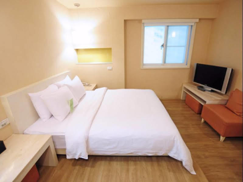 Kindness Hotel - Hanshen Kaohsiung Bagian luar foto