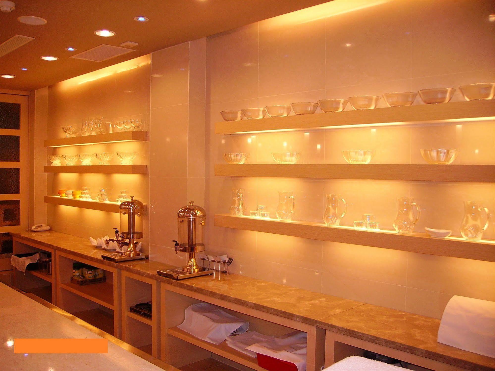 Kindness Hotel - Hanshen Kaohsiung Bagian luar foto